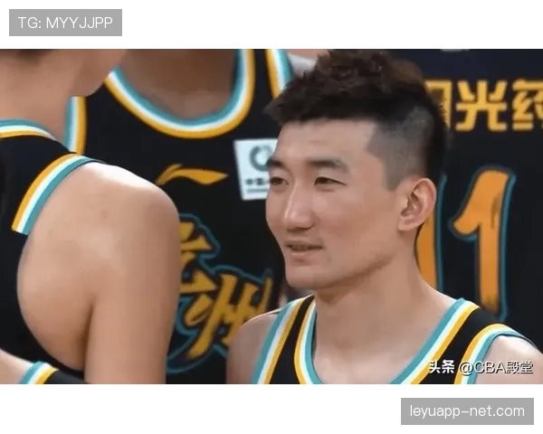 看到孙铭徽拆快递像开年终奖,这生活差距有点刺眼